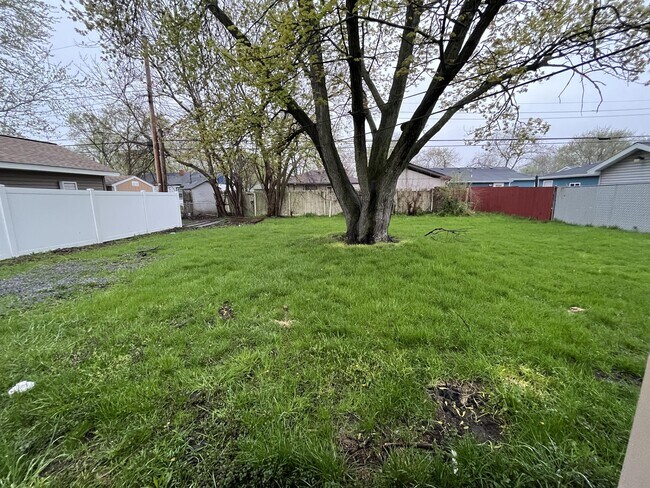 Foto del edificio - 7808 Beech Ave