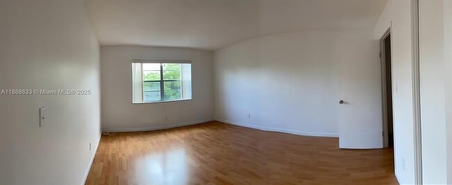 Foto del edificio - 8405 NW 8th St