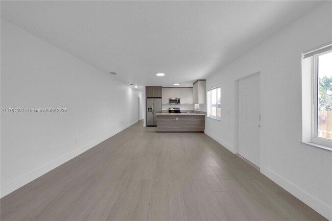 Building Photo - 1615 NW 32nd Ave