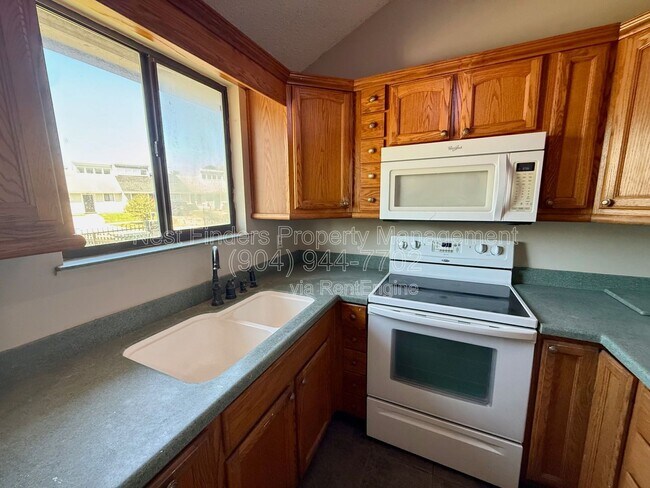 Building Photo - 2429 N Seabury Pl