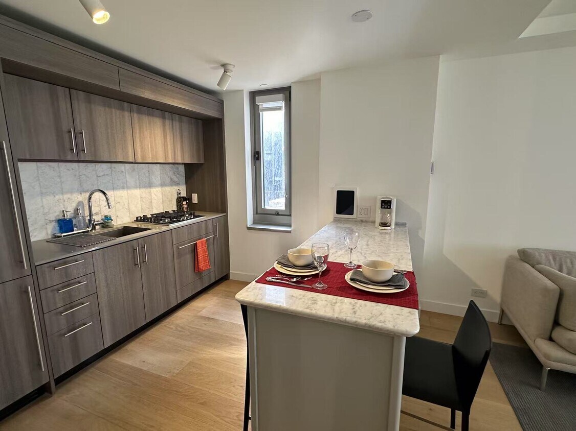 Foto principal - 234 E 46th St
