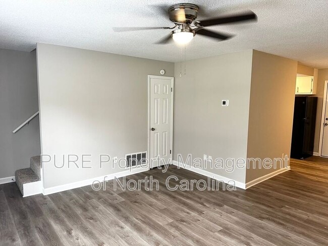 Building Photo - 916 W 5th Ave