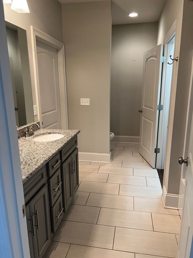 Building Photo - August 2026 - July 2027!!  3 BR 3 BA townhome 1 mile from UA campus