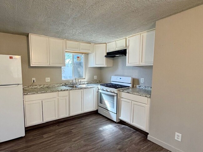 Foto del edificio - AVAILABLE NOW - 2 Bedroom/2 Bath in Pleasant Grove