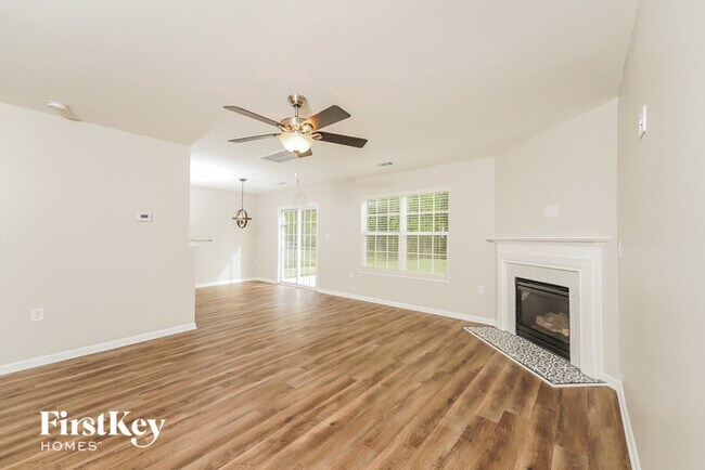 Foto del edificio - 213 Lind Point Ln