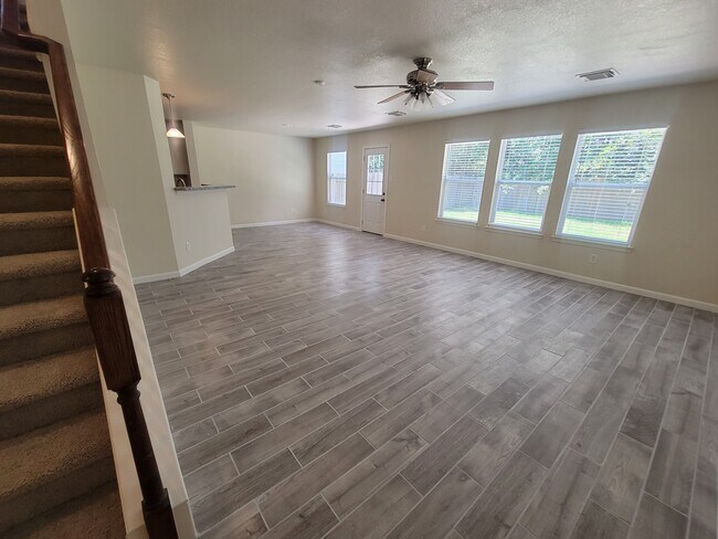 Living area - 18222 Valebluff Ln
