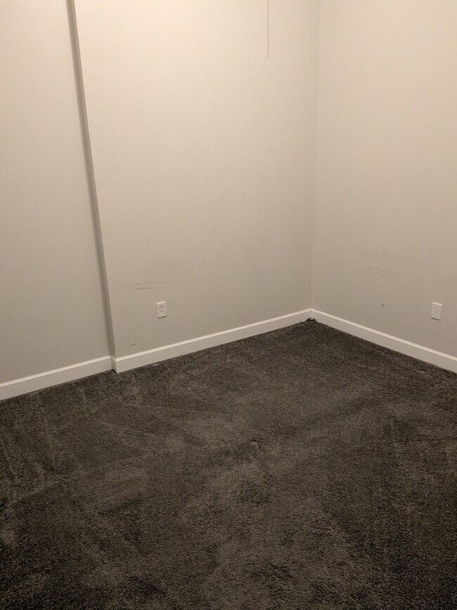 Foto del edificio - Oversized one bedroom first floor apartment with A/C!