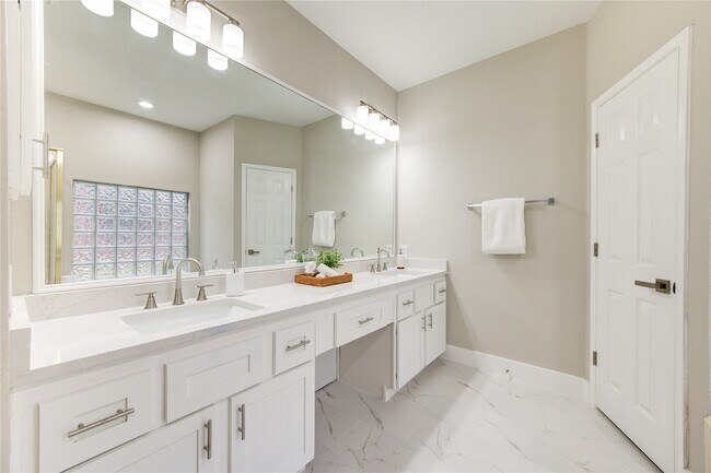 Foto del edificio - 11706 Canyon Breeze Dr