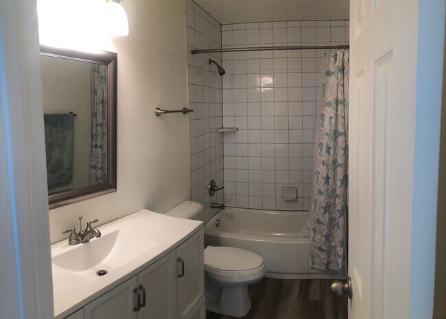 Bathroom all-new - 3919 Ortiz Ct NE