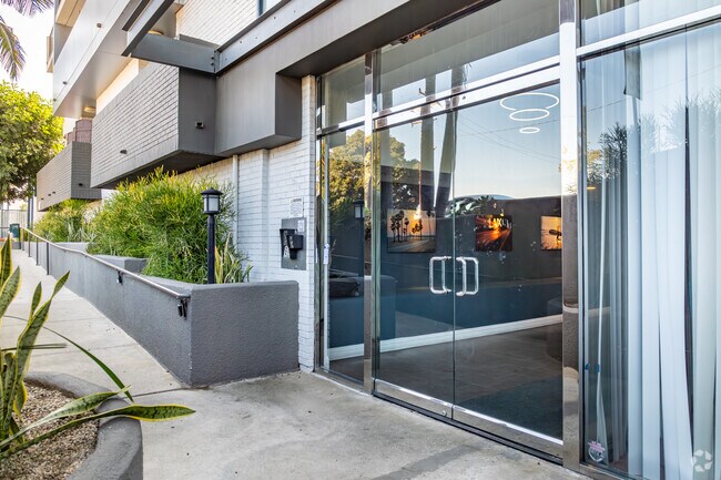 1223 Federal - Entrada - 1223 Federal Ave