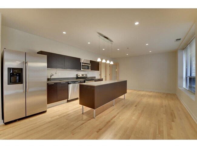 Foto del edificio - 3104 W Lake St