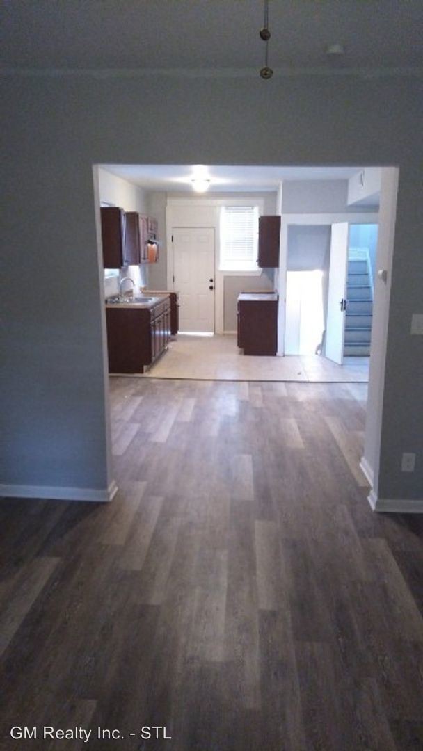 Foto del edificio - 6709 Crest Ave