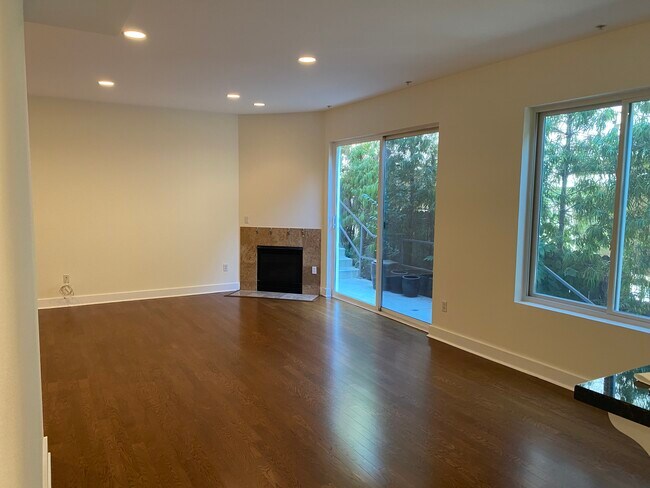 Foto del edificio - 11851 Laurelwood Dr