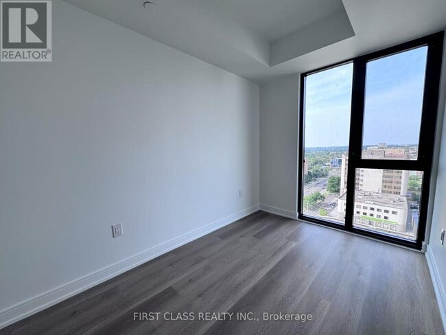 Building Photo - 3009-3009 Novar Rd