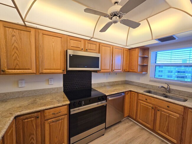 Foto del edificio - Penthouse in the Racquet Club annual rental!