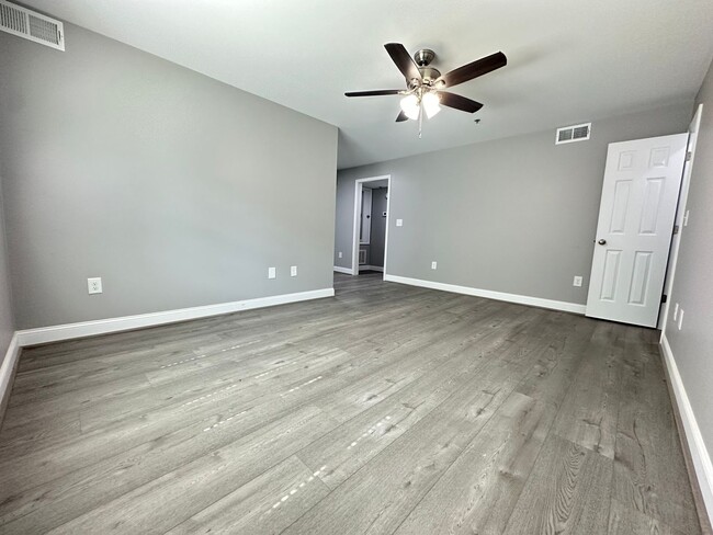 Foto del edificio - Main Level Condo for rent in Vestavia Hill...