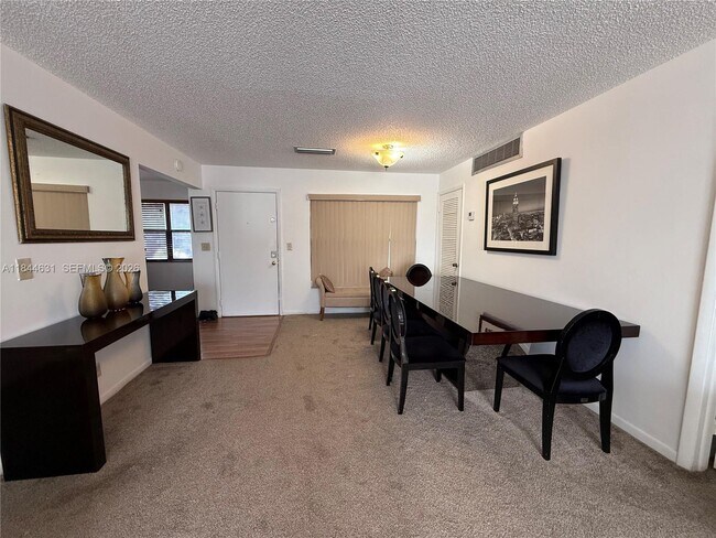 Foto del edificio - 2225 Monroe St