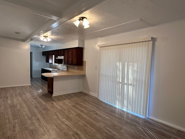 Building Photo - 3127 Fleetwood Dr