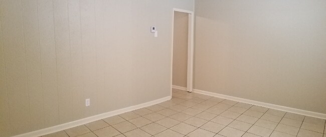 Building Photo - 362 Dees St