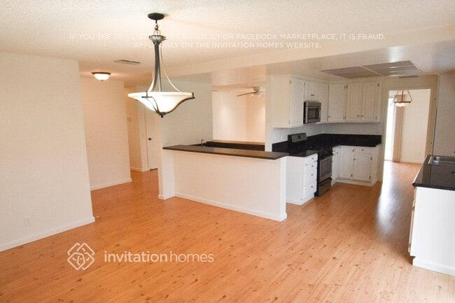 Building Photo - 5608 Coronado Way