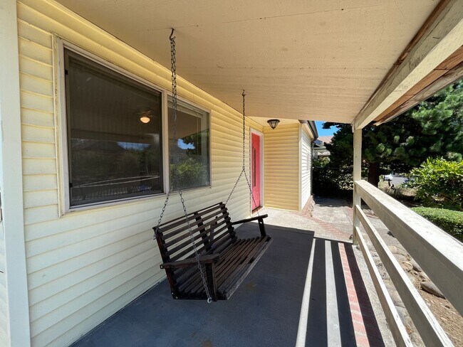 Building Photo - 2Bd/2ba House in N. Portland-Piedmont! Cov...