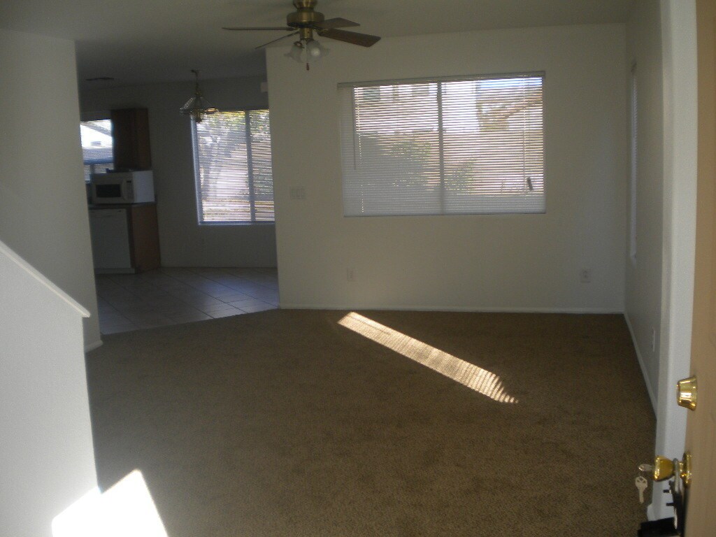 Foto principal - Spacious 3 bedroom, 2.5 bathroom