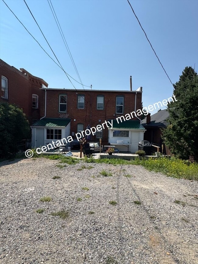 Building Photo - 915-917 W Silver