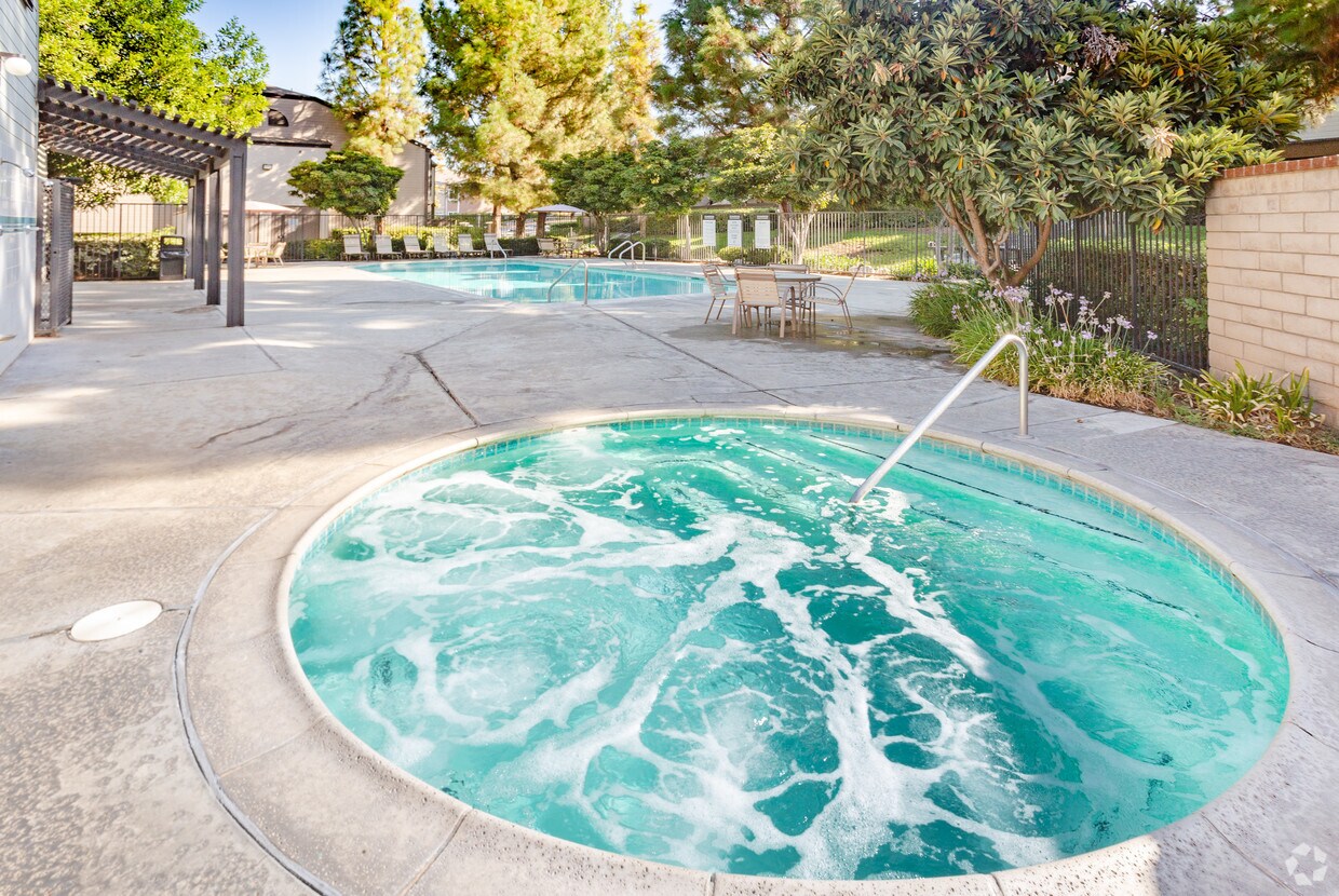 Stonewood Apartments 4620 Van Buren Blvd Riverside, CA Apartments