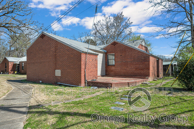 Building Photo - 901 9th Ave