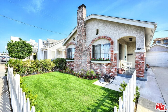 Building Photo - 3844 Goldwyn Terrace