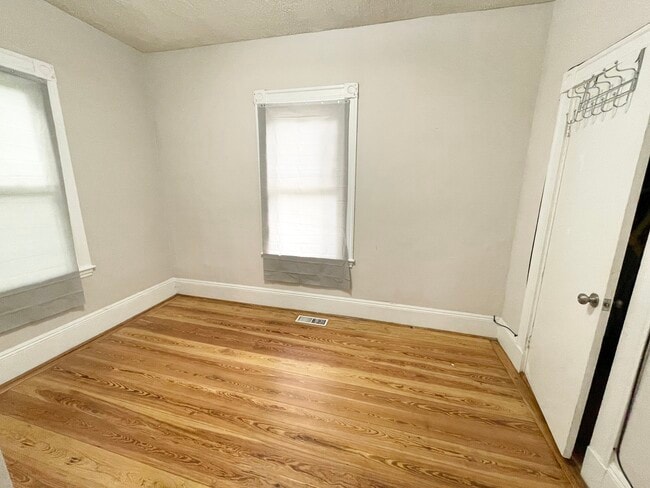 Building Photo - 10 Wave Ave