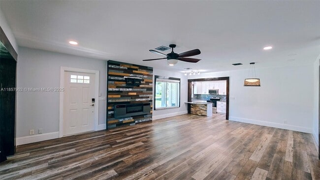 Foto del edificio - 4587 Barrett St