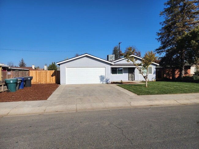 Building Photo - 1722 W Merritt Ave