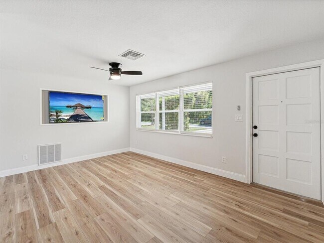 Foto del edificio - 5425 Waters Edge Dr