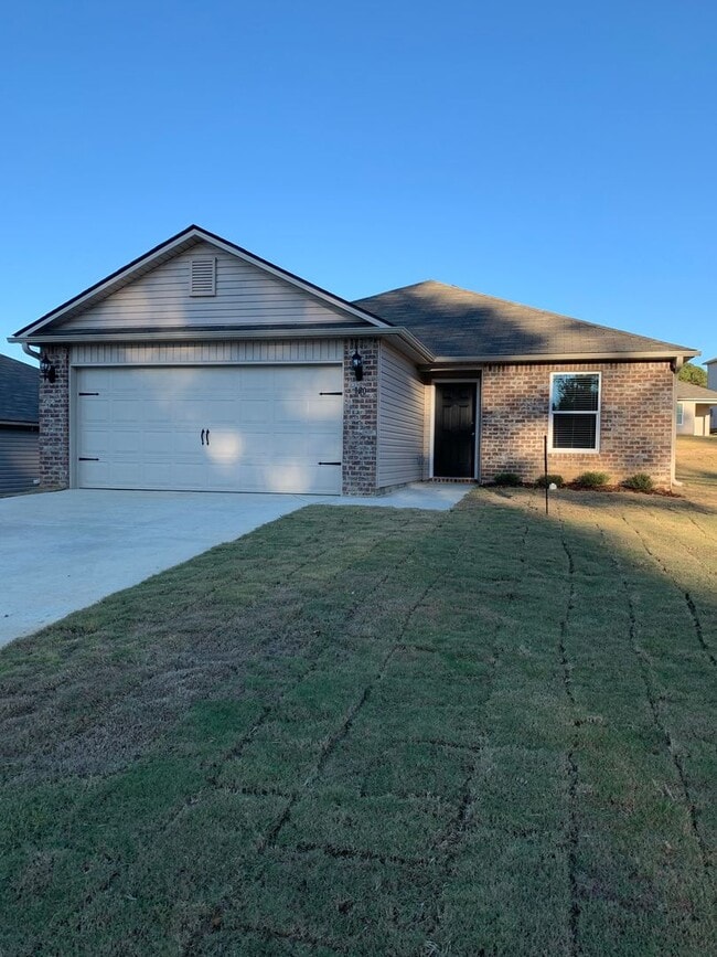 Building Photo - *Preleasing*  Three Bedroom | Two Bathroom...