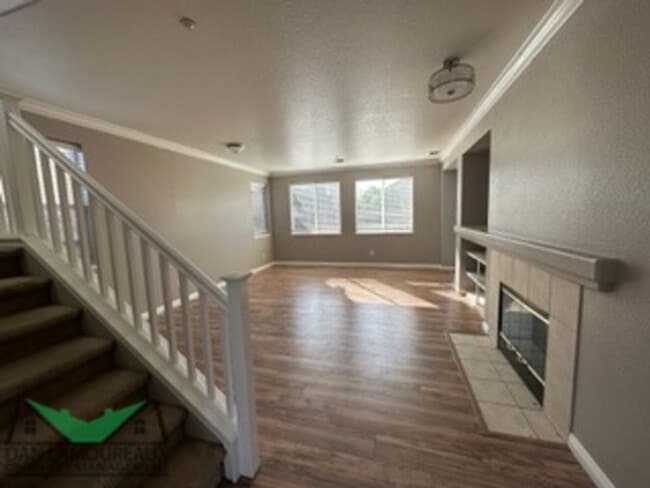 Building Photo - 4 br, 2.5 bath House - 1826 Lowe Dr