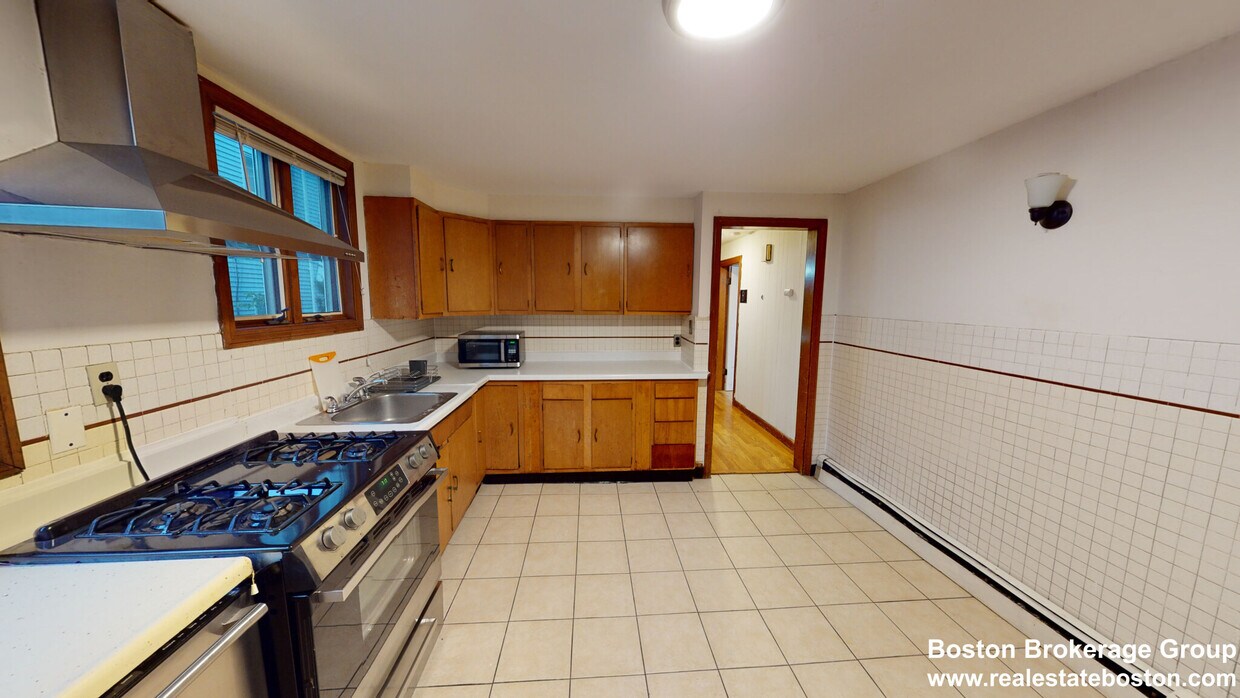 Building Photo - 1570 Tremont St