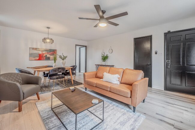 Building Photo - Furnished for lease!