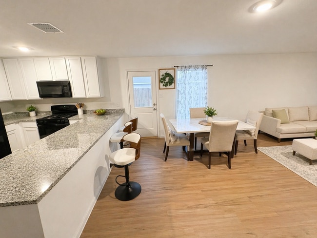 Building Photo - 1125 Desert Willow Dr