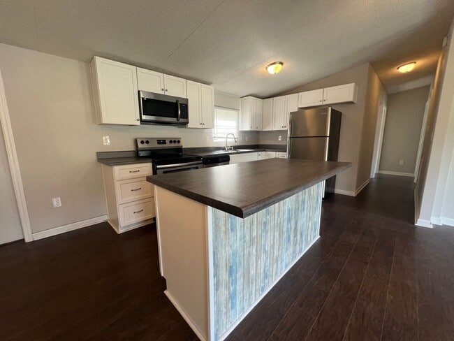 Building Photo - Introducing a charming 4-bedroom, 2-bathroom house in the desirable Gastonia, NC area