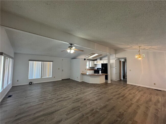Foto del edificio - 2184 River Valley Rd