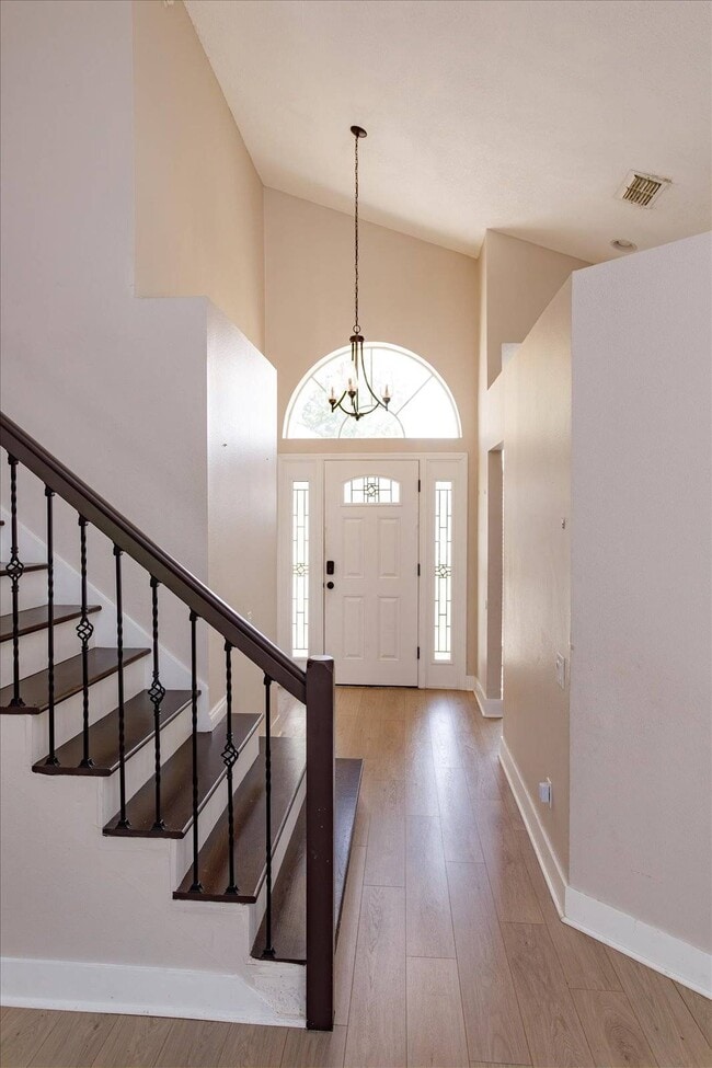 Building Photo - 836 Garden Glen Loop