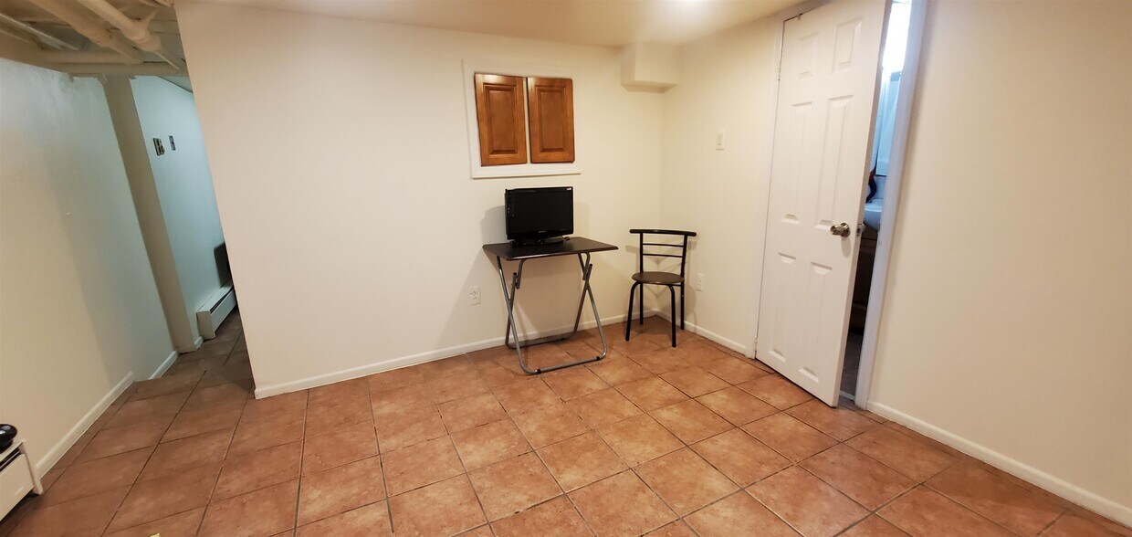 228 Pearsall Ave, Jersey City, NJ 07305 House Rental in Jersey City