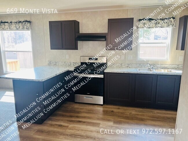 Foto del edificio - 669 Monte Vista Rd