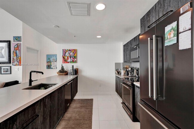Foto del edificio - 665 NE 25th St