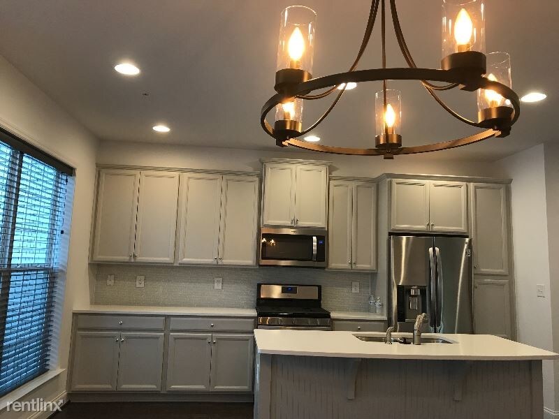 Primary Photo - 3 br, 4 bath Townhome - 606 Mayer Pl.