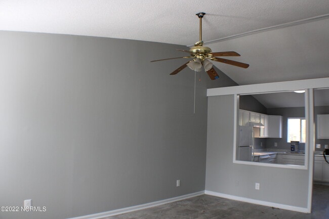 Building Photo - 107 Hickory Grove Dr