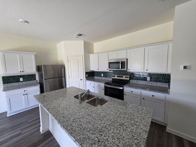 Building Photo - 2206 Meadow Park Drive