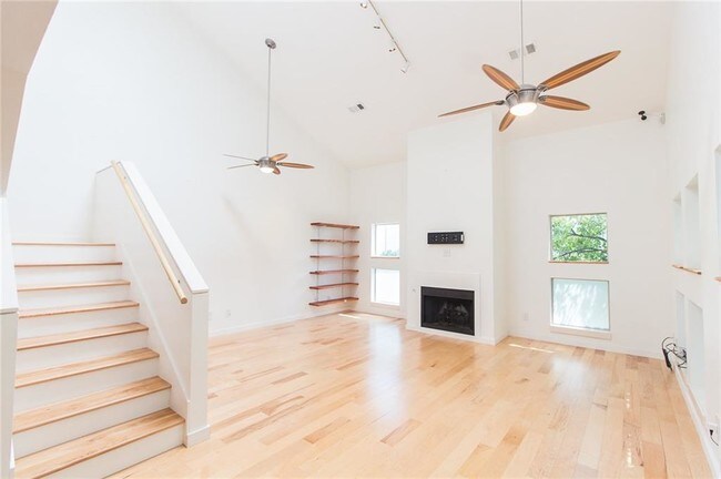 Foto del edificio - 3801 San Jacinto St