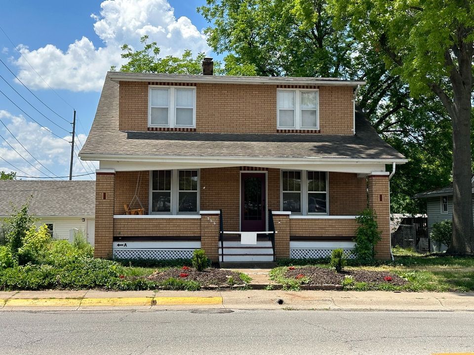 Foto principal - 726 E Fifth St